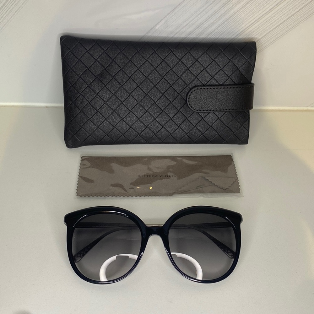 Bottega Veneta Black Avana Sunglasses 🕶️